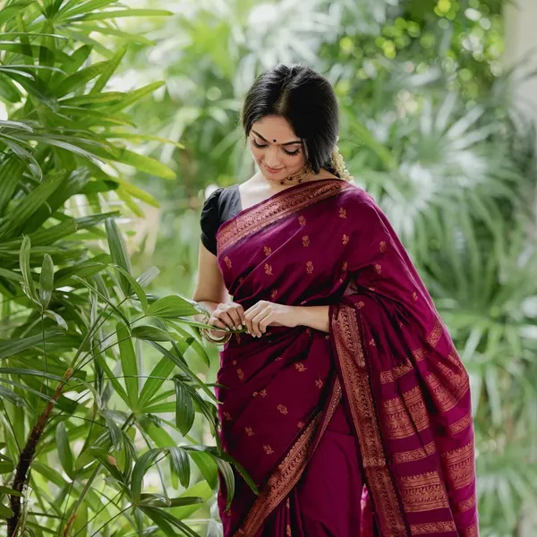 Purple_Woven_Banarasi_Jacquard_Saree_(Purple)